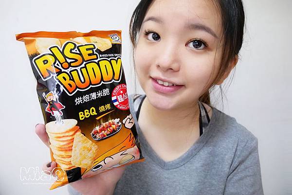 美食零嘴 ▍來自泰國的美味零嘴  RISE BUDDY米趣巴迪烘焙薄米脆(香濃起司酸奶洋蔥BBQ燒烤泰式甜辣) (17).JPG