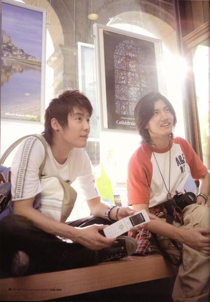 TVXQ-Bonjour Paris-2.jpg