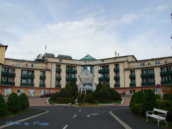 ROGNER HOTEL LOTUS THERME大門.jpg