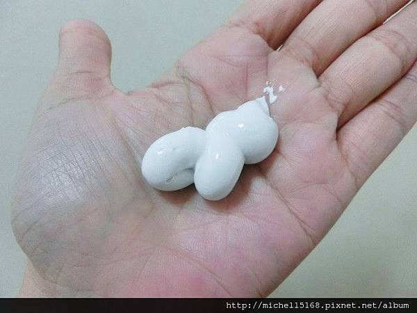 Kose蔻絲媚影植淬白潤肌精透白美膚泥 Kose蔻絲媚影植淬白潤肌精透白美膚泥