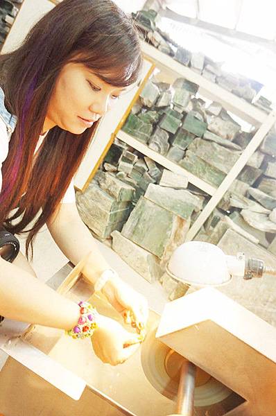 【旅遊--花蓮】♥花蓮一日遊♥ 如豐琢玉工坊--體驗化腐朽為神奇，把石頭變美玉!!我找到了人生當中第一個專屬自己的幸福玉!!!