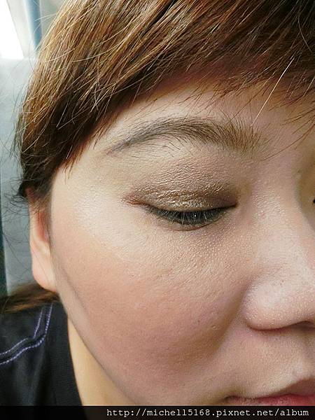 巴黎萊雅：  輕透亮氣墊粉餅 + 輕透光感氣墊腮紅 + 花漾漸層氣墊唇彩 + 魅眼名伶氣墊光燦眼影筆 + 3合1立體眉彩筆