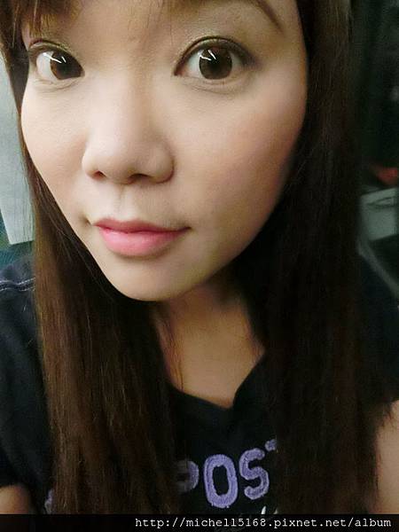 巴黎萊雅：  輕透亮氣墊粉餅 + 輕透光感氣墊腮紅 + 花漾漸層氣墊唇彩 + 魅眼名伶氣墊光燦眼影筆 + 3合1立體眉彩筆巴黎萊雅：  輕透亮氣墊粉餅 + 輕透光感氣墊腮紅 + 花漾漸層氣墊唇彩 + 魅眼名伶氣墊光燦眼影筆 + 3合1立體眉彩筆