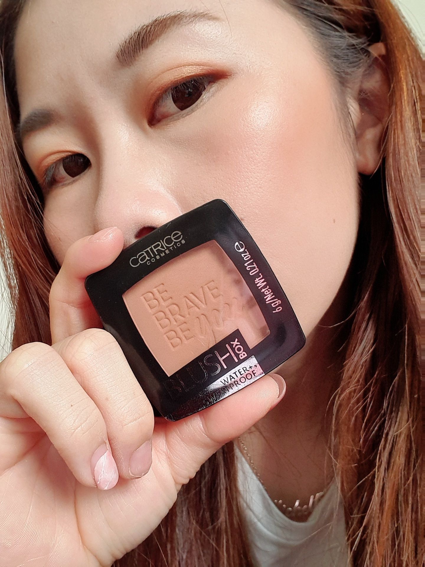 溫柔了整張臉的妝容 不挑膚色 讓人超想親近 8款人氣 杏土色腮紅 合輯 Vogue Taiwan