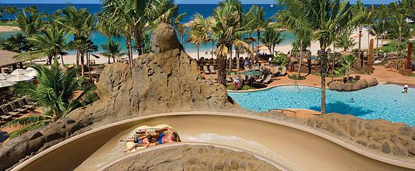 aulani-waikolohe-stream-in-tube-in-slide-g