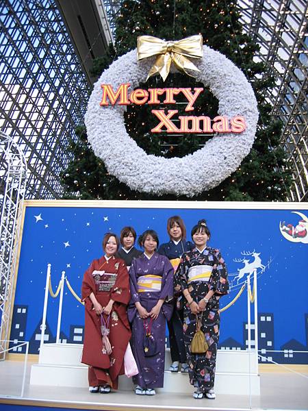 京都車站大聖誕樹前F小組
