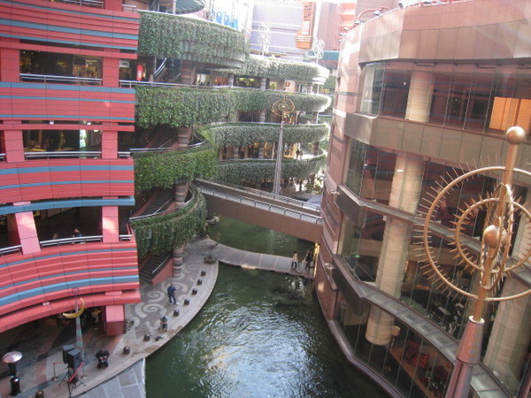 福岡運河城巨大shopping mall 