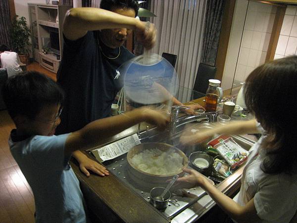 趁熱淋到飯上～然後大力搧風讓它急速冷卻