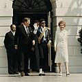 300px-Michael_Jackson_with_the_Reagans.png