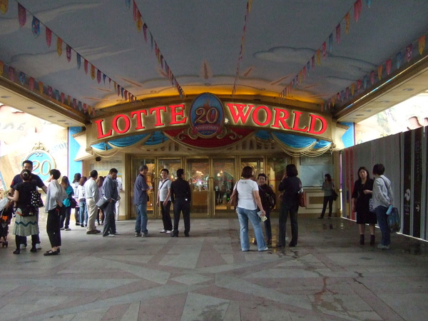 Lotte World. 