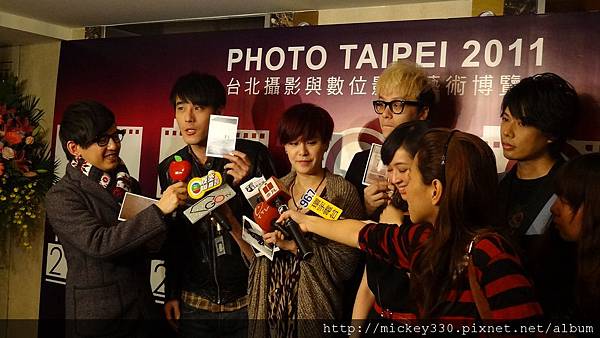 2011 1215 PHOTO TAIPEI名人公益攝影展開幕記者會 (12).JPG