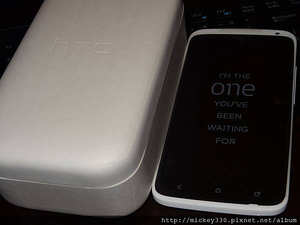 2012 htc one..喔不~小sim卡!不能放記憶卡!喔不~連拍是很屌啦.. (2)