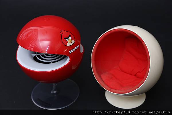 2013   TIM送的ANGRY BIRDS補蚊燈~好像BALL CHAIR~哈哈