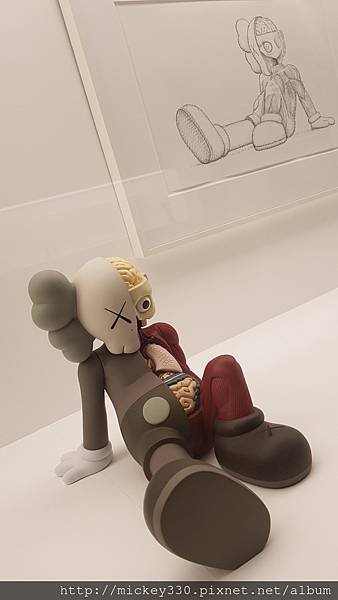 2017 6 16 KAWS @ 上海余德要美術館 始於終點 展  (94)