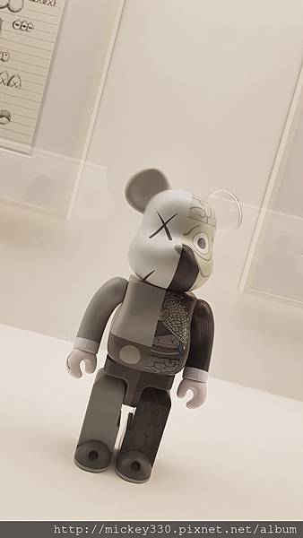 2017 6 16 KAWS @ 上海余德要美術館 始於終點 展  (90)