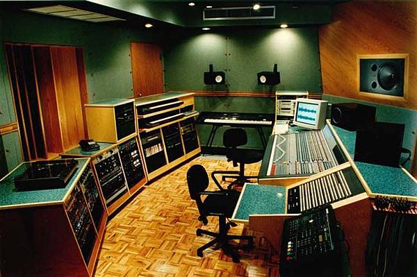 studio001c.jpg