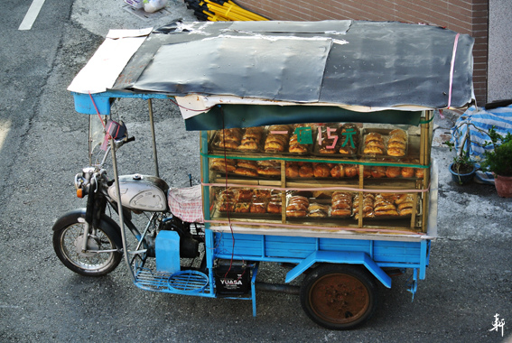 麵包車.jpg 麵包車.jpg