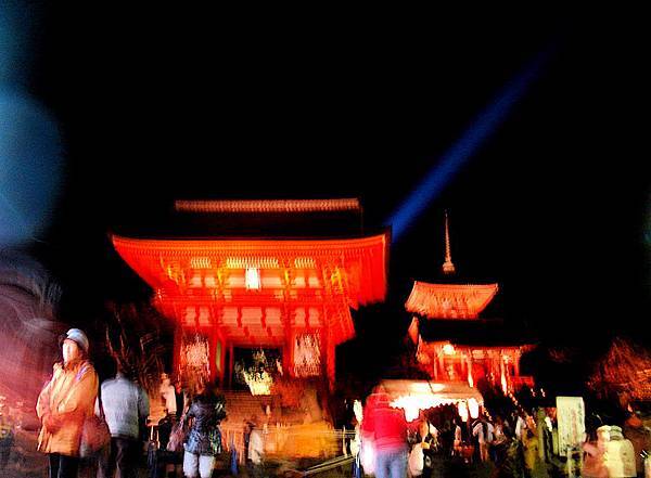 紅通通的清水寺