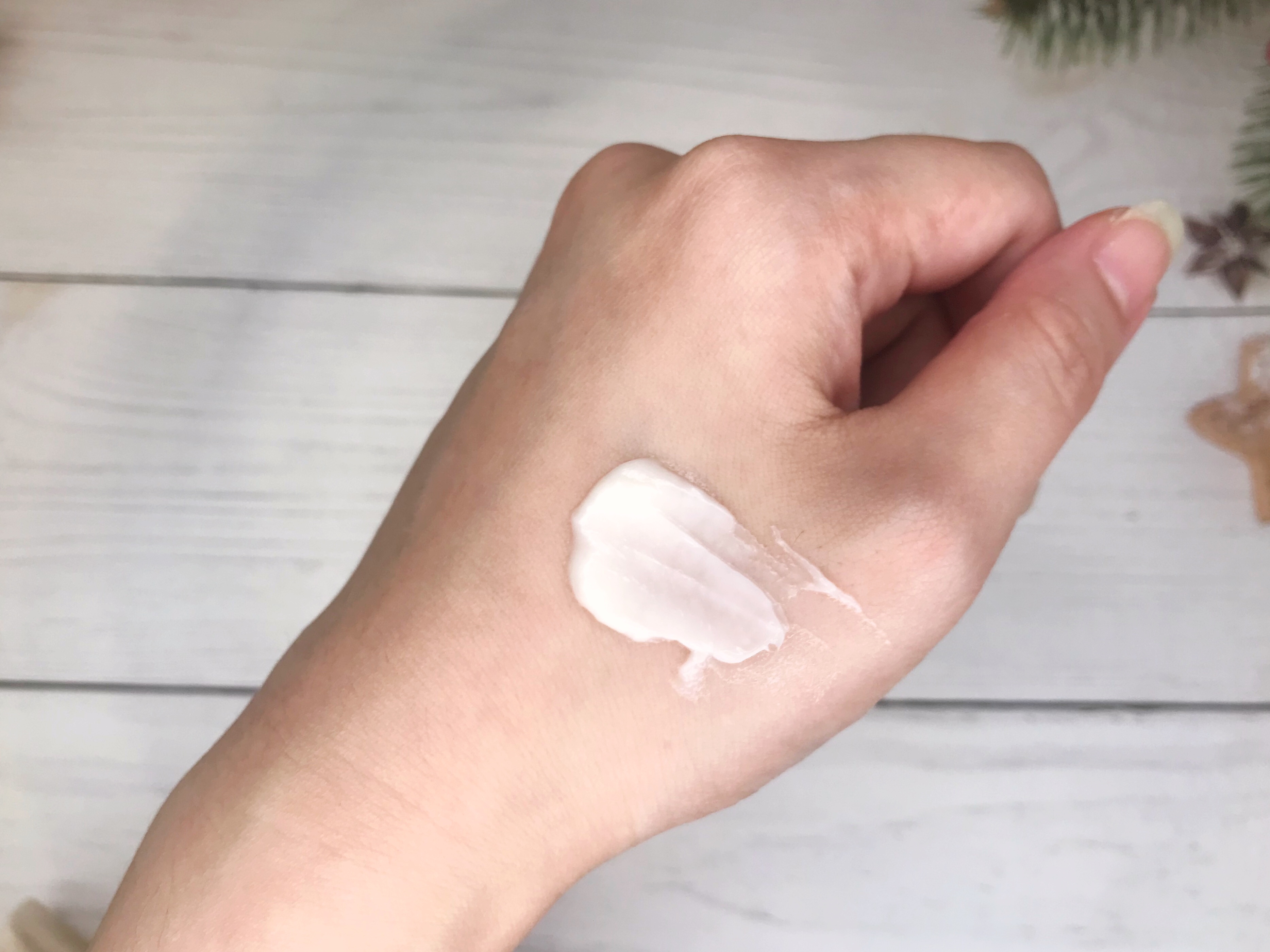 MILK BOMB 滋養髮膜膠囊 質地乳霜狀好塗抹