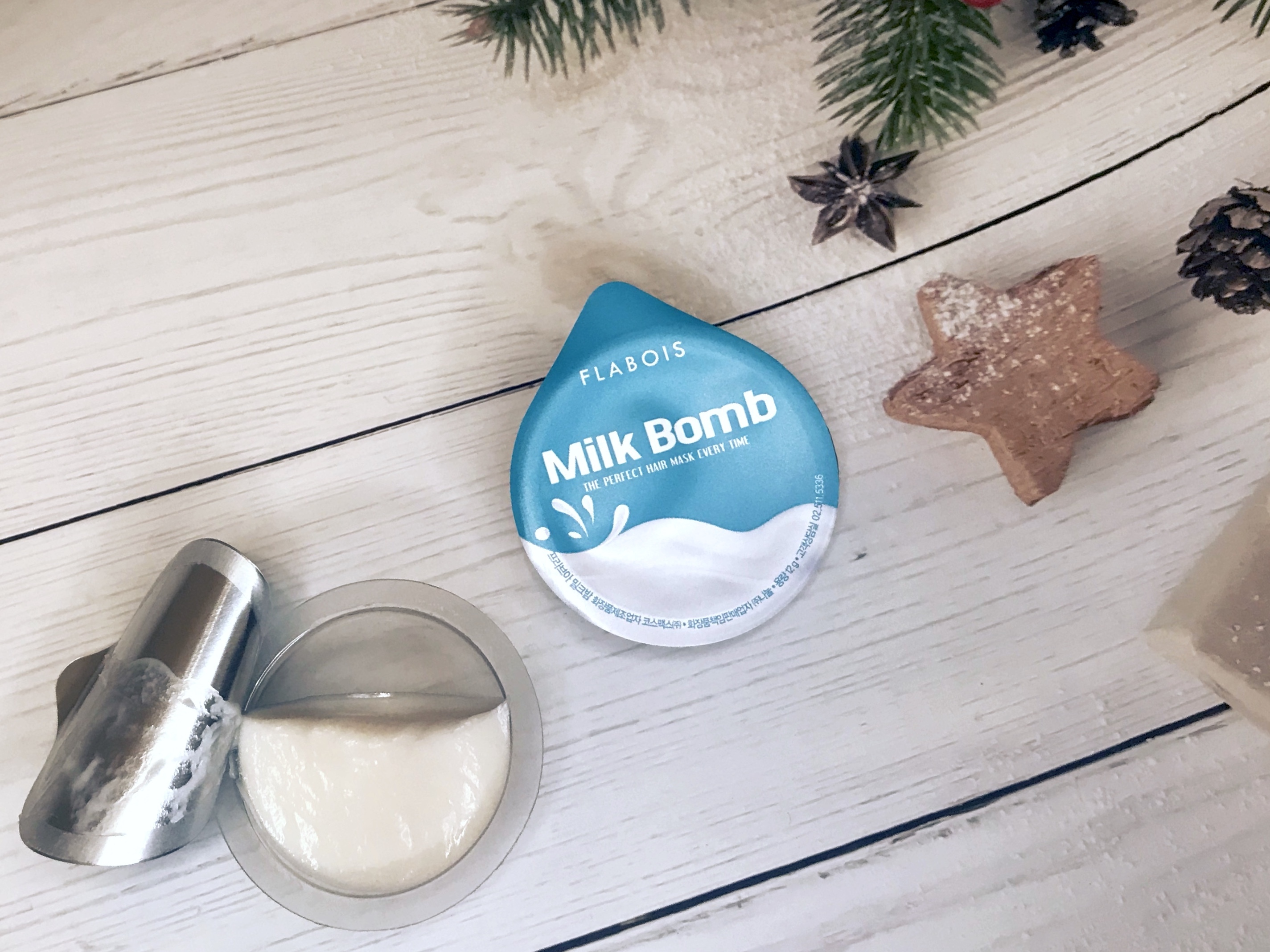 MILK BOMB滋養髮膜膠囊 MILK BOMB滋養髮膜膠囊內是乳白色霜狀