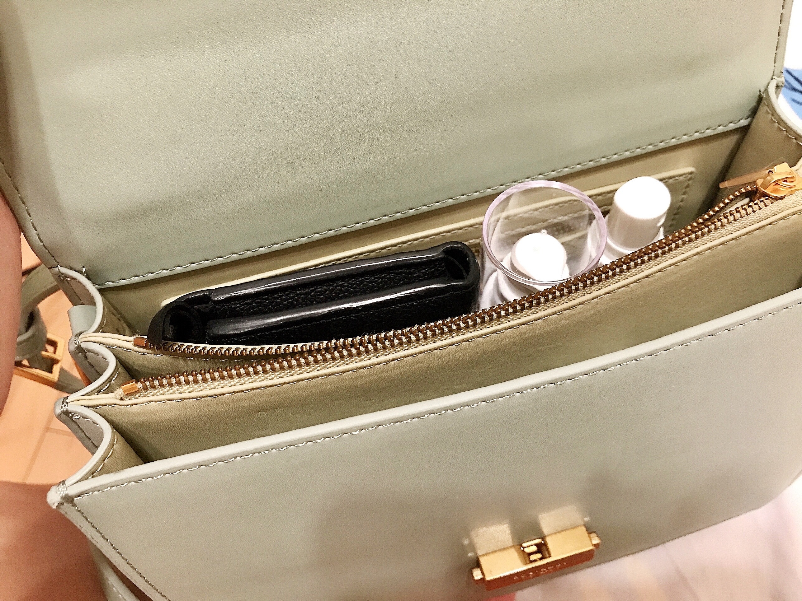 HH私密保養 HH私密潔淨舒緩噴霧直接放包包也方便攜帶