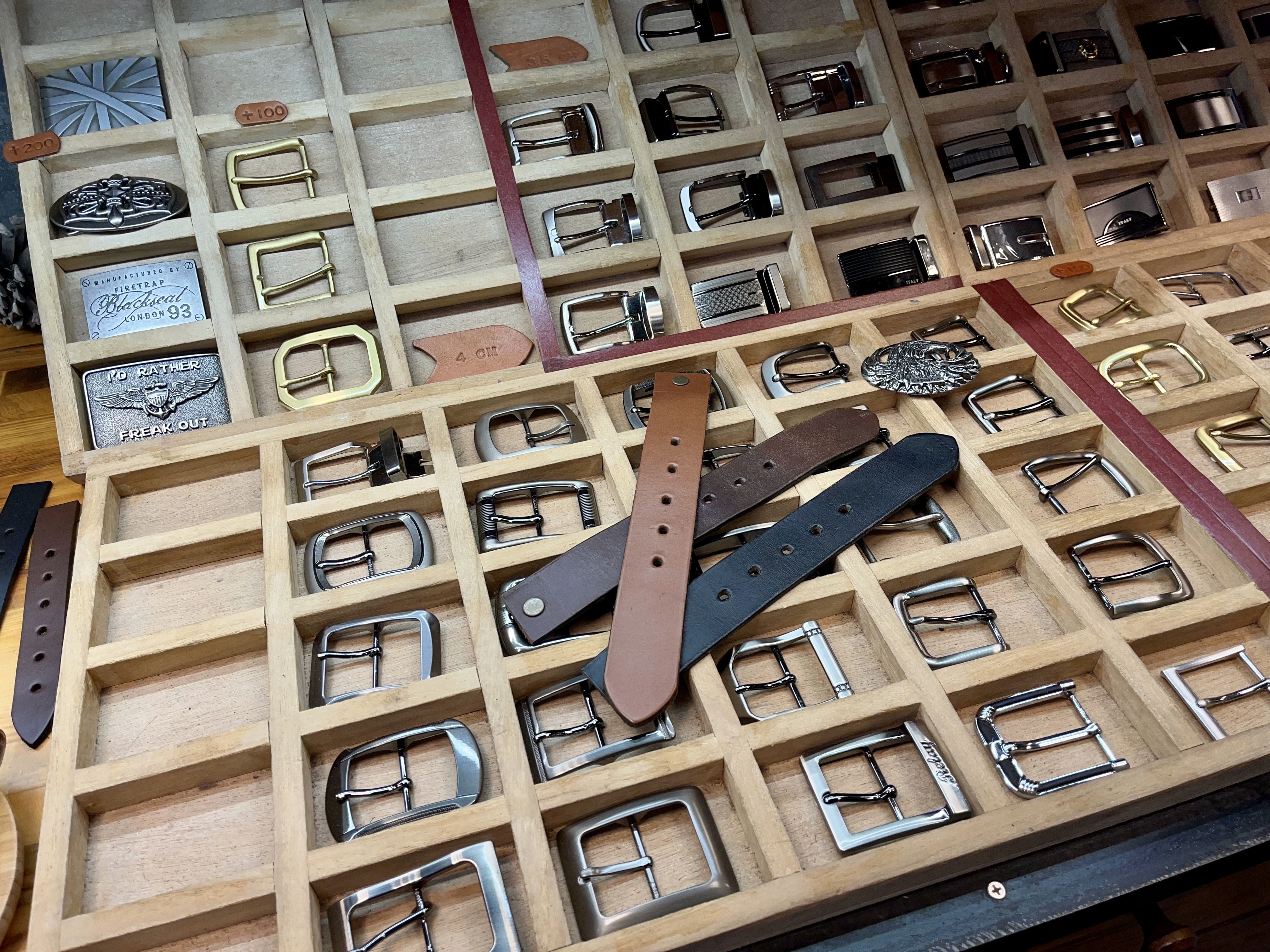 豆子皮革的手工牛革皮帶可挑選的皮帶頭