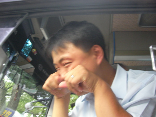 在裝哭的韓國司機