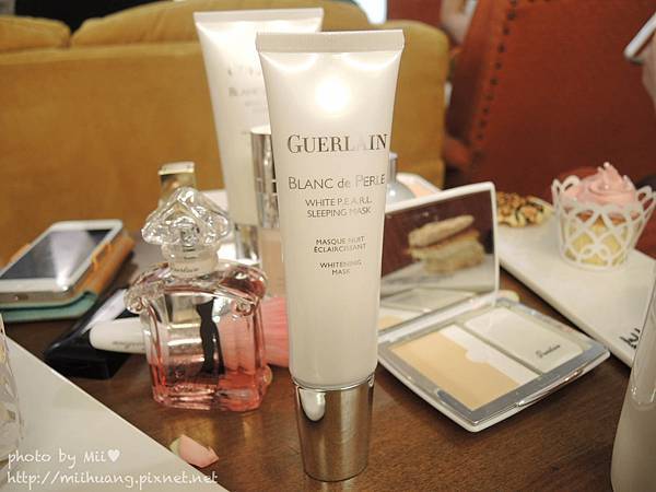 嬌蘭GUERLAIN小黑裙