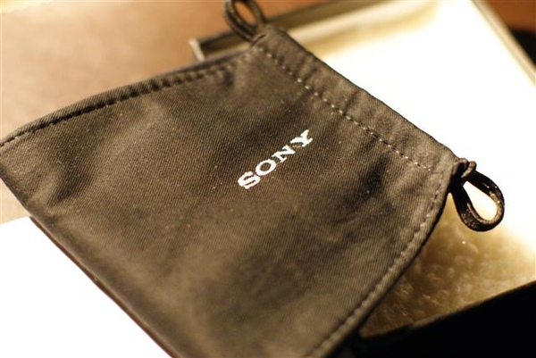 口罩和外盒都是SONY SONY到底