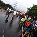 居然下雨...天氣好爛，車子好多！居然是上千人的大活動耶！