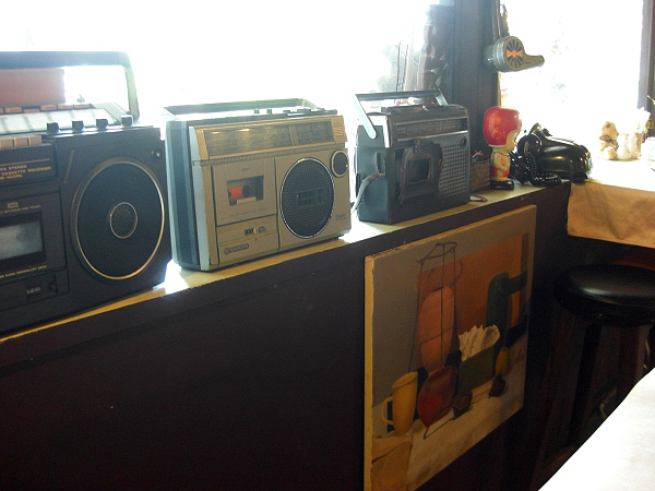 店內的老舊收音機