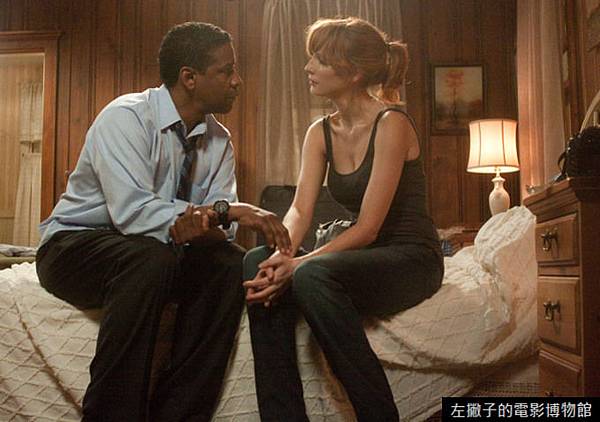 Denzel-Washington-and-Kelly-Reilly-in-Flight Denzel-Washington-and-Kelly-Reilly-in-Flight