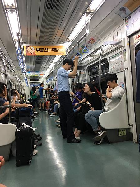 地鐵跟日本滿像的