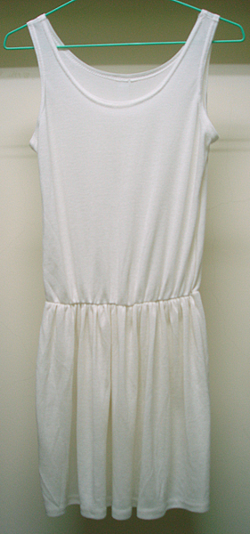 E：白色背心裙------$80