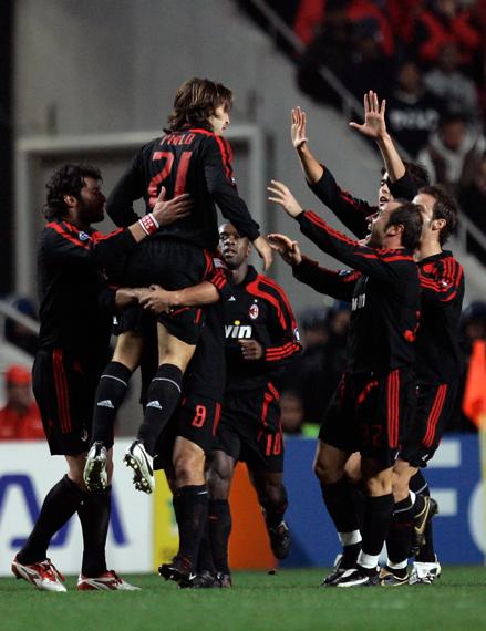 Milan-20071128-CLGS5-pirlo-goal-Celebrate-n.jpg