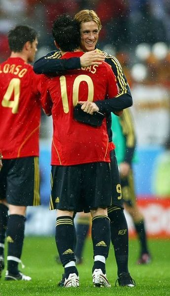 西-20080610-Torres-Cesc-hug