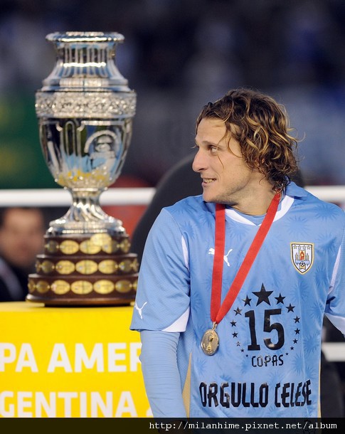 2011美洲杯決賽-0724-Uruguay-DiegoForlan-冠軍杯3.jpg