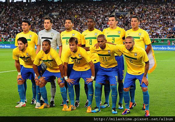 2011巴西-0810-德國友誼賽-pato-silva-Robinho.jpg