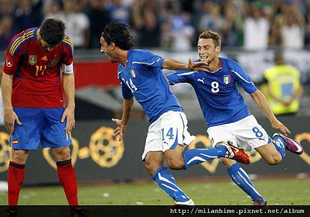 Azzurri-20110810-義西-有構圖-AquilaniGoal-Alonso.jpg