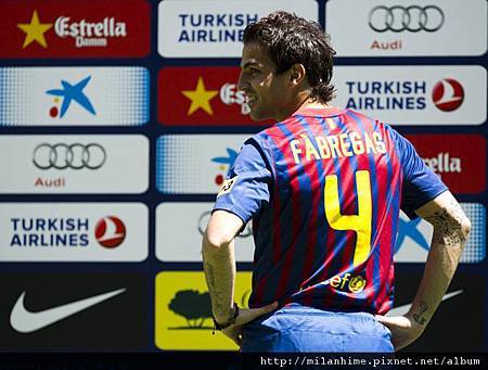 Fabregas-20110815-回歸Barca-背影1.jpg