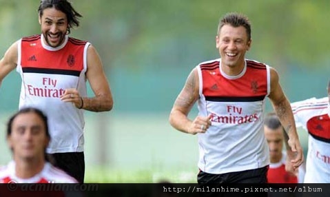 Milanello-20110826-寶兄弟-Yepes-Cassano.jpg