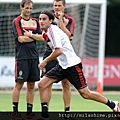 Milanello-20110826-Aquilani-教練考核中.jpg