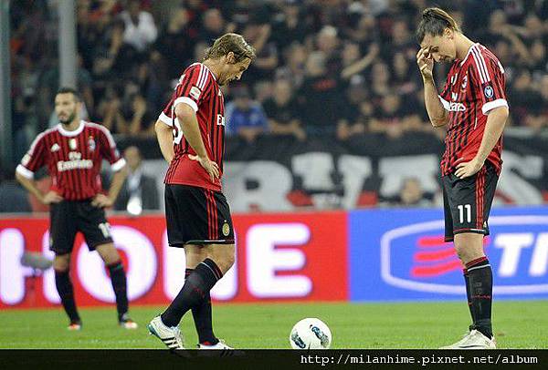 Milan-20111002-Juve-輸球後-Ambro-Ibra.jpg