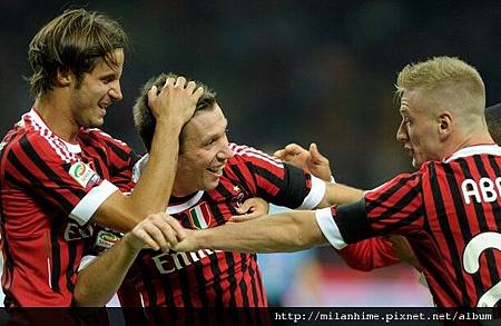 Milan-20111015-funny慶功-CassanoGoal-abatae-Antonini.jpg