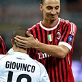 Milan-20111026-Giovinco-Ibra-大巨人與小矮人.jpg