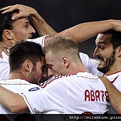 Milan-20111029-Roma-IbraGoal-歡慶.jpg