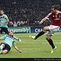 MilanBarca-CLM5-20111123-Ibra暴力射門.jpg