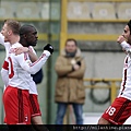 Milan-20111211-Bologna-Seedorf-goal-Aqui來慶祝.jpg