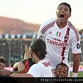 Milan-20120108-R17-Goal歡慶Sliva-Robinho.jpg