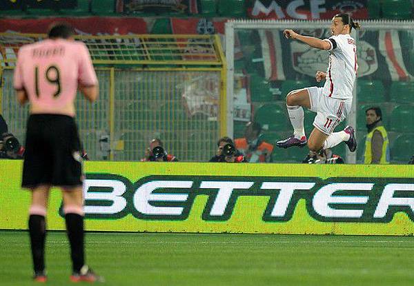 Milan-20120303-Ibra-goalx3-jump2